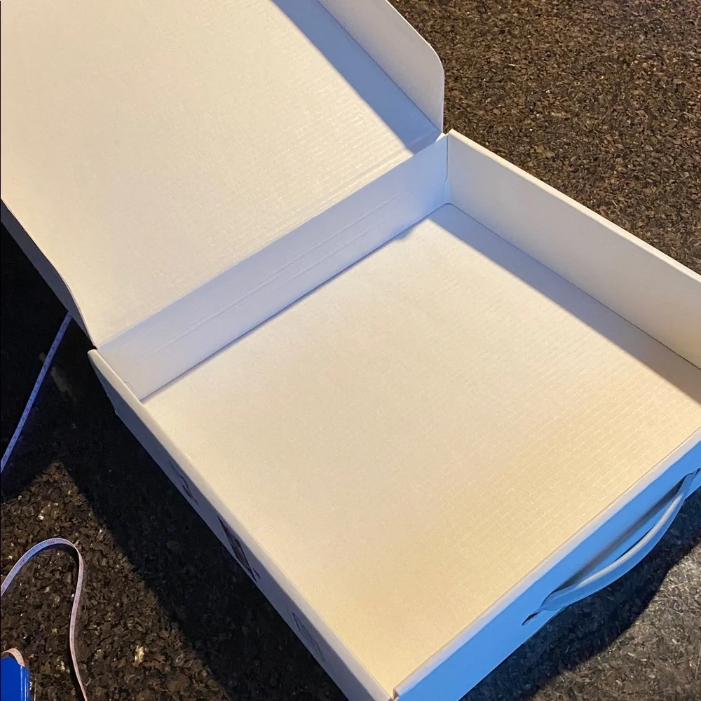 Apple MacBook Box in White